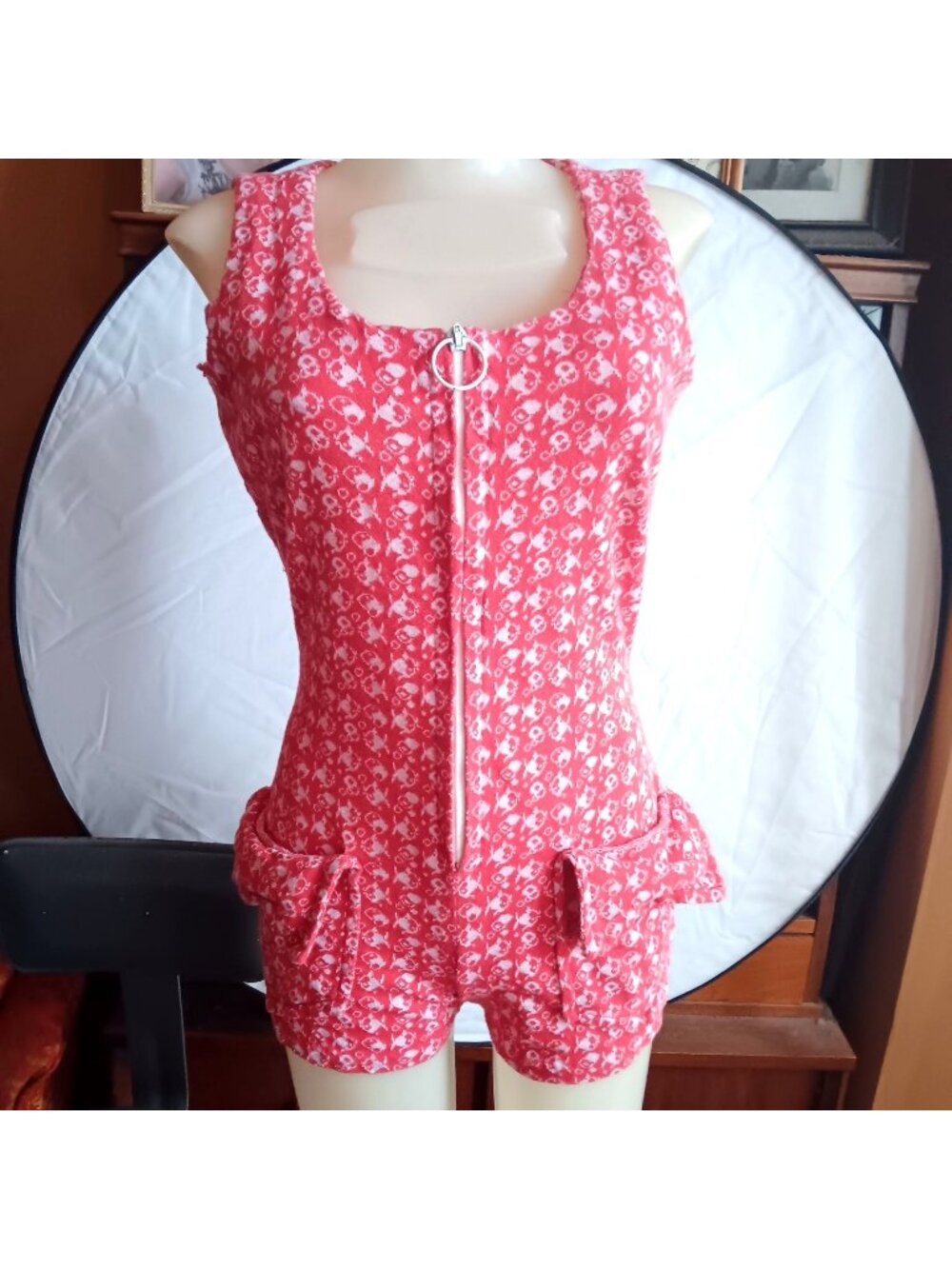 Vintage 6/8 Women's Romper 1of1 Red Sleeveless Fish Print 1970's Front Zipper